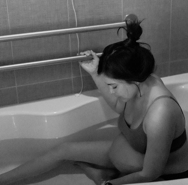 how to have a natural birth with water